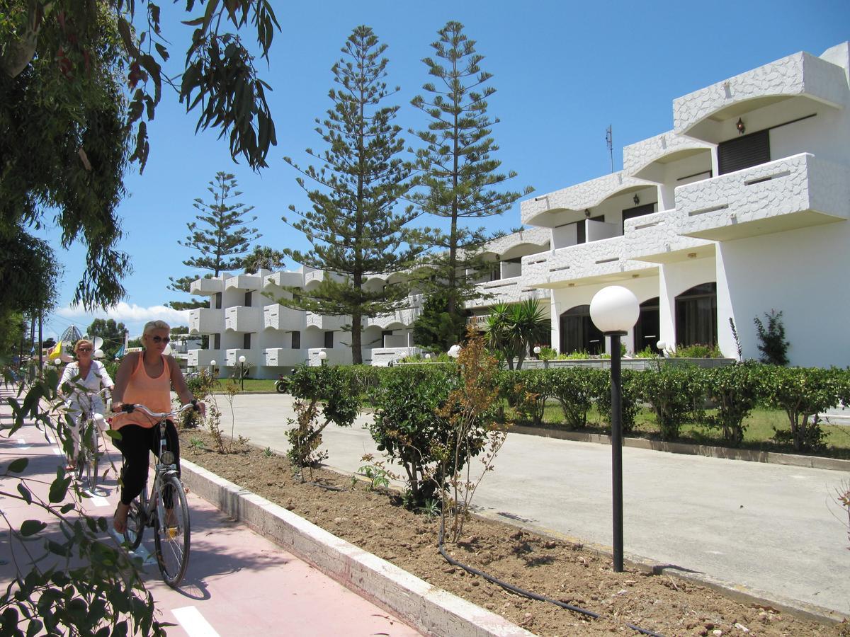 לאמפי Frosini Hotel מראה חיצוני תמונה