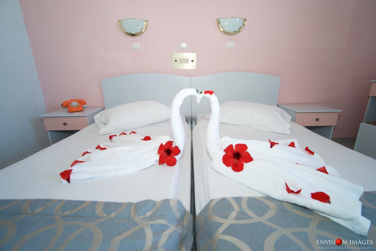 לאמפי Frosini Hotel מראה חיצוני תמונה