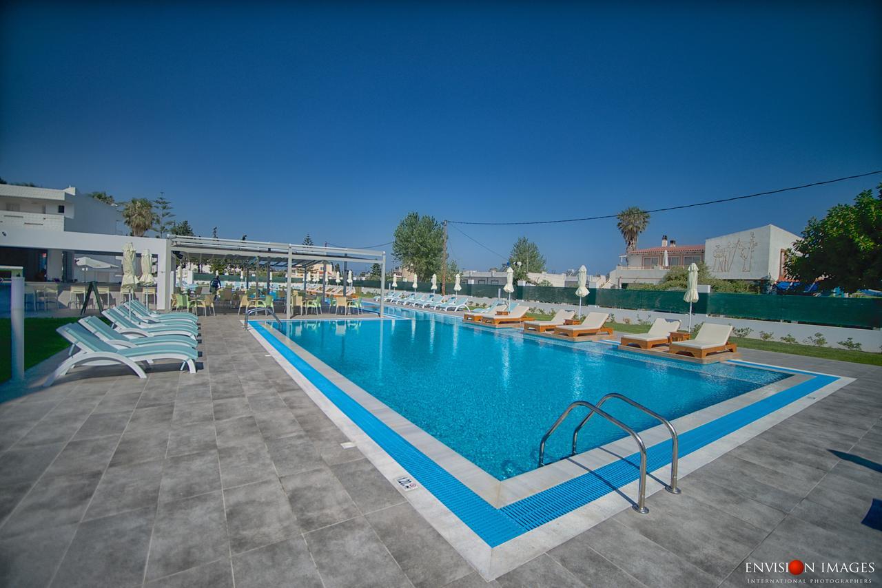 לאמפי Frosini Hotel מראה חיצוני תמונה
